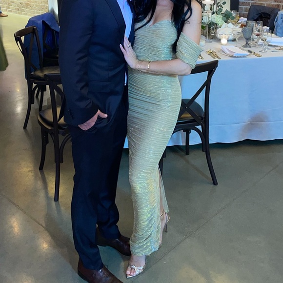 Beautiful, gold gown. Slit in the back. Off shoulder detailing. - Picture 3 of 3